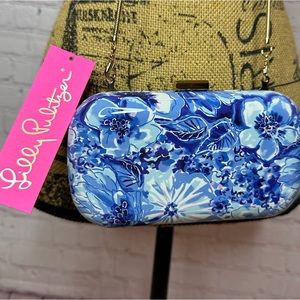 Lily Pulitzer blue clutch purse 😍